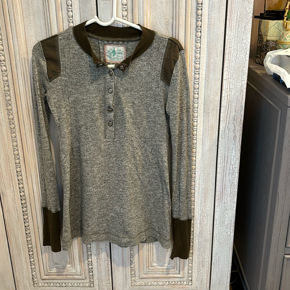 Free People women’s shirt
